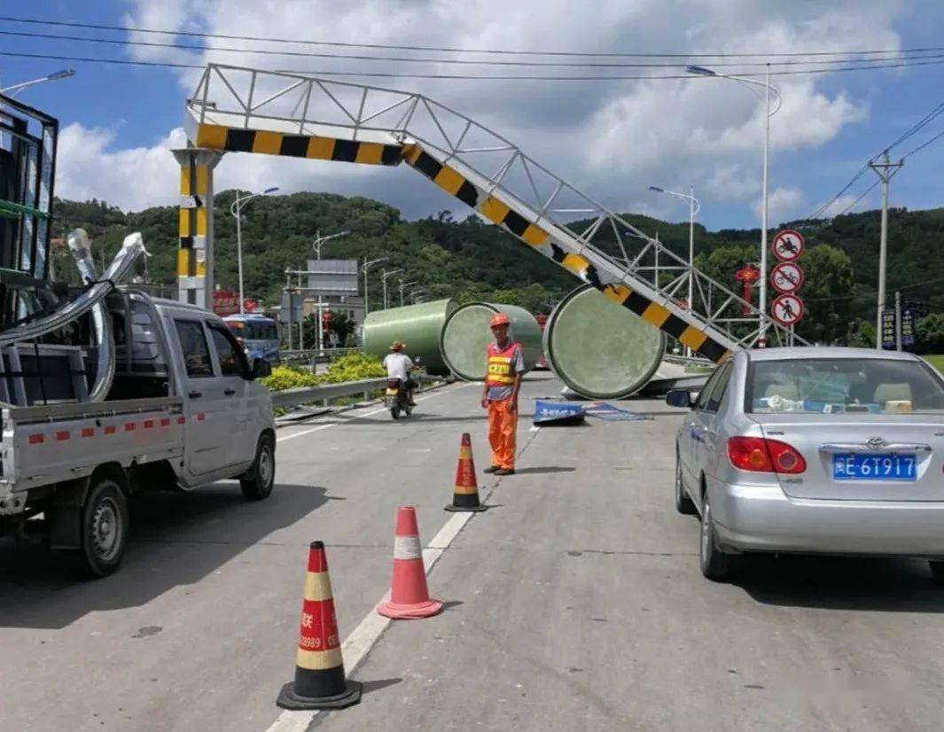 未经许可私设限高杆 株醴路上的隐患与法治盲区