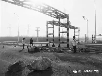 市区这个大桥有了限高杆